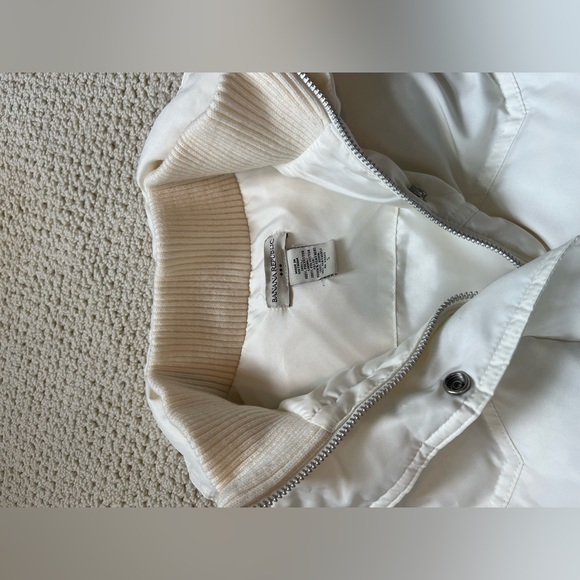 Banana Republic down vest. Size small. - Picture 5 of 6